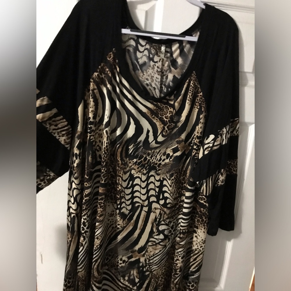 Animal print raglan sleeve blouse
